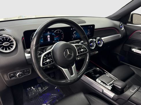 Used 2020 Mercedes-Benz GLB 250 4MATIC w/ Premium Package image 18