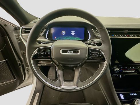 Used 2022 Jeep Grand Cherokee Overland image 18