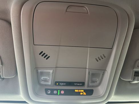 Used 2020 GMC Terrain SLE w/ Driver Convenience Package image 25