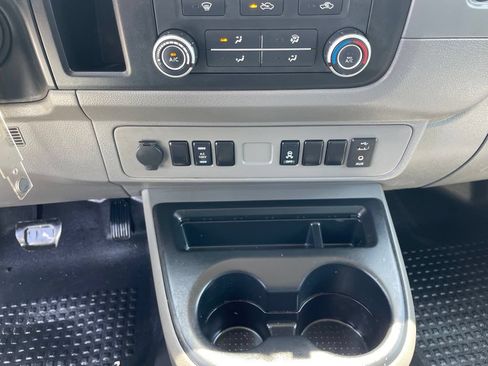 Used 2018 Nissan NV 2500 SV RWD image 12