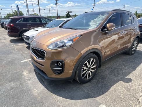 Used 2018 Kia Sportage EX w/ EX Technology Package FWD image 3