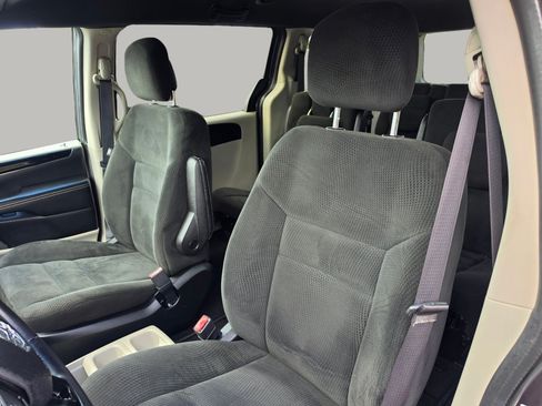 Used 2016 Dodge Grand Caravan SE FWD image 23