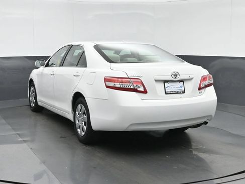 Used 2011 Toyota Camry LE FWD image 5