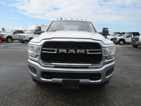 Used 2024 RAM 3500 Tradesman w/ Chrome Appearance Group AWD/4WD image 7