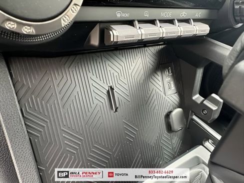 Used 2025 Toyota Tacoma TRD Sport image 18