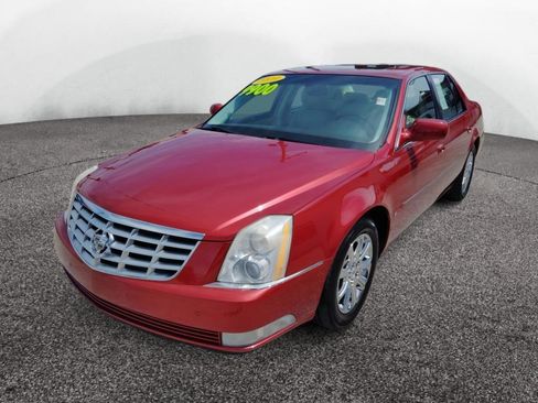 Used 2009 Cadillac DTS w/ Sun And Navigation Package FWD image 3