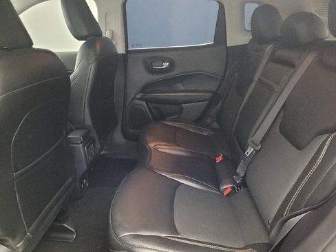 Used 2019 Jeep Compass Latitude image 18