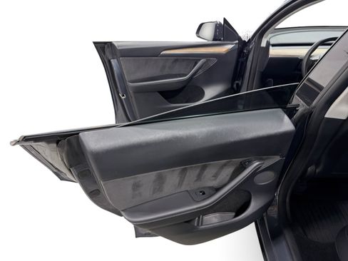 Certified 2023 Tesla Model Y Long Range AWD/4WD image 10