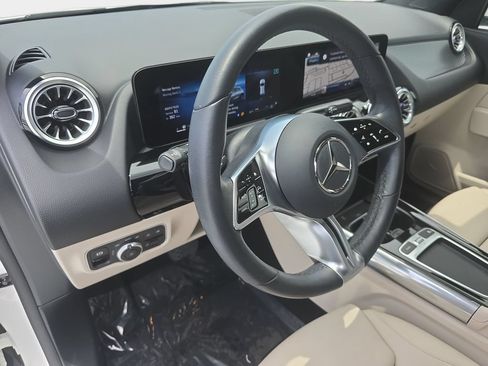 Used 2025 Mercedes-Benz GLA 250 image 28