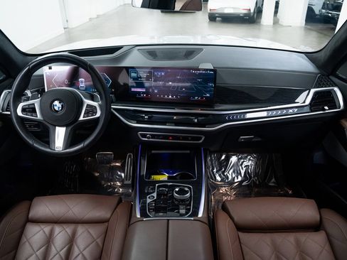 Used 2025 BMW X7 xDrive40i w/ M Sport Package image 9
