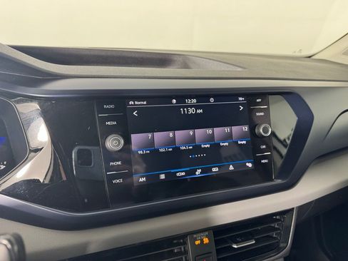 Used 2022 Volkswagen Taos SE w/ Panoramic Sunroof Package image 14