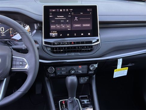 New 2026 Jeep Compass Latitude image 14