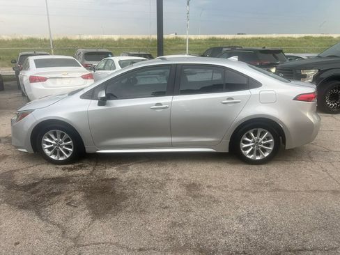Used 2022 Toyota Corolla LE FWD image 7