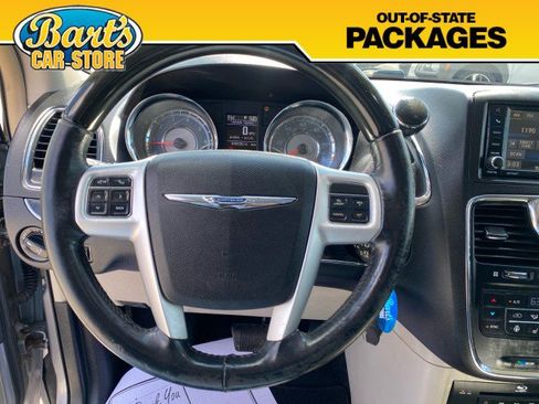 Used 2015 Chrysler Town & Country Limited Platinum FWD image 26