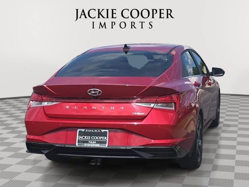 Used 2022 Hyundai Elantra Limited FWD image 5