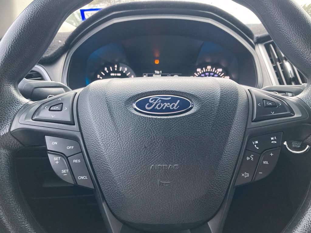 Used 2017 Ford Edge SE FWD image 16