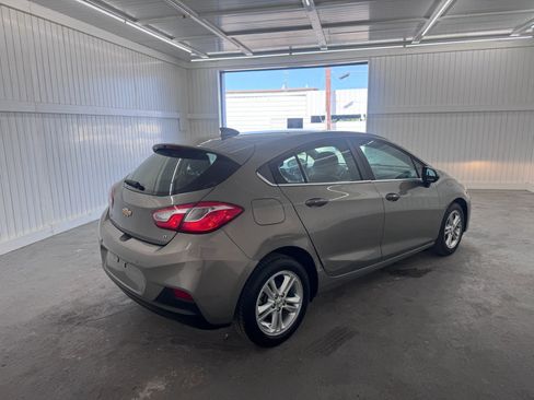 Used 2018 Chevrolet Cruze LT w/ Convenience Package FWD image 5