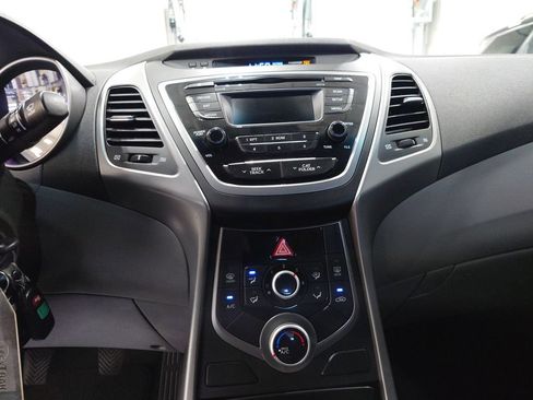 Used 2015 Hyundai Elantra SE FWD image 19