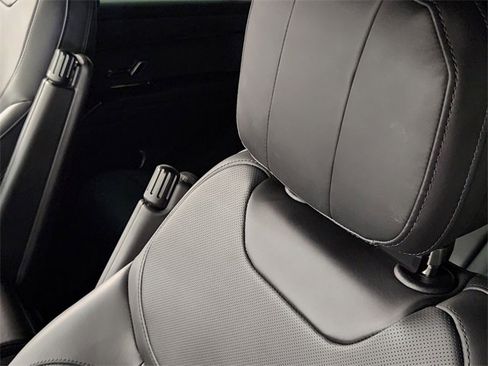 Used 2025 Land Rover Range Rover Sport SE image 15