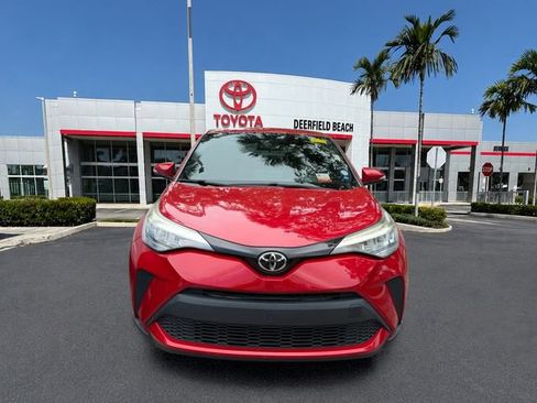 Used 2021 Toyota C-HR XLE FWD image 2