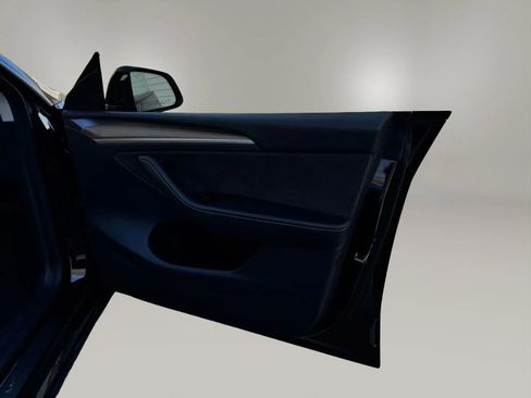 Used 2023 Tesla Model Y Long Range image 17