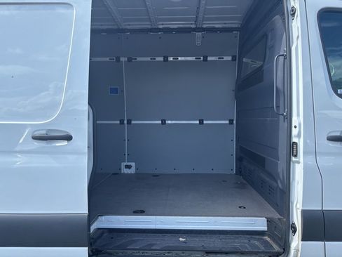 Used 2024 Mercedes-Benz Sprinter 2500 image 19