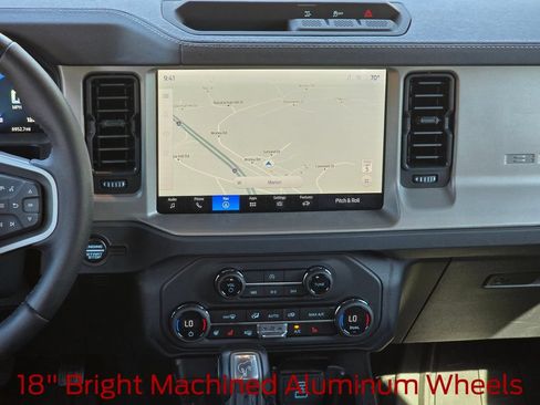 Used 2025 Ford Bronco Outer Banks AWD/4WD image 18