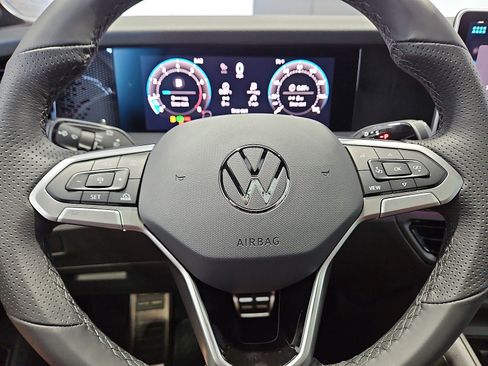 New 2026 Volkswagen Tiguan SE R-Line FWD image 22