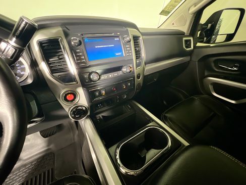 Used 2018 Nissan Titan PRO-4X w/ Pro-4x Convenience Package image 26