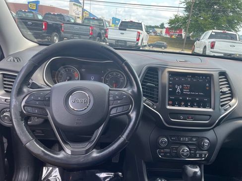 Used 2019 Jeep Cherokee Trailhawk AWD/4WD image 16