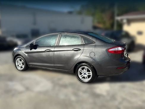 Used 2018 Ford Fiesta SE FWD image 4