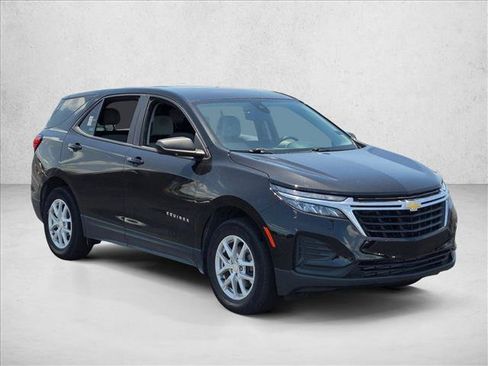 Used 2023 Chevrolet Equinox LS FWD image 3