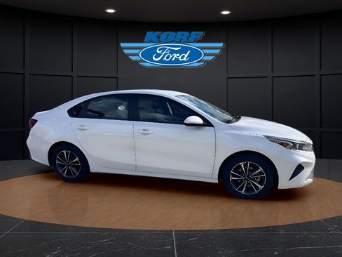 Used 2023 Kia Forte LXS image 28