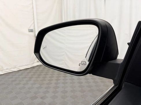 Used 2019 Toyota Highlander XLE AWD/4WD image 16