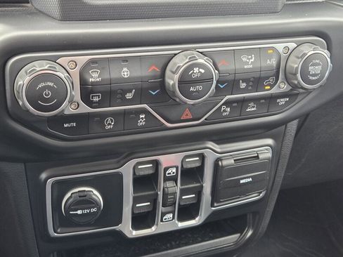 Certified 2020 Jeep Gladiator Overland w/ Safety Group AWD/4WD image 27