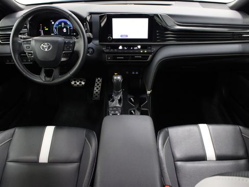 Used 2025 Toyota Camry SE w/ Convenience Package FWD image 27