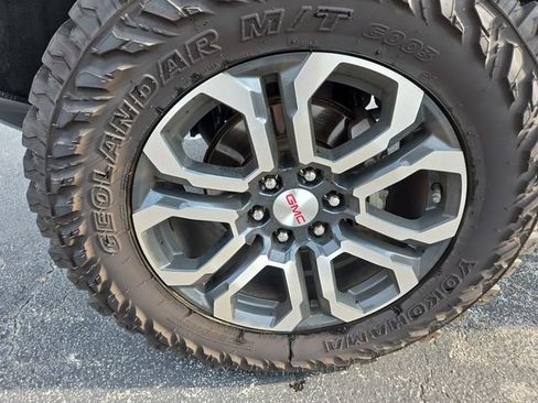 Used 2023 GMC Canyon AT4 AWD/4WD image 10