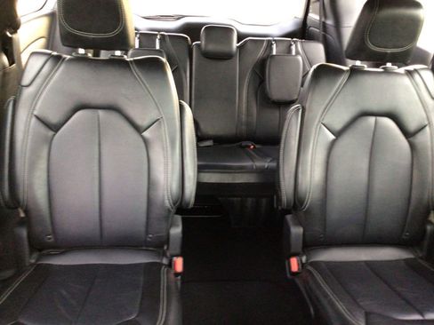 Used 2025 Chrysler Pacifica Select FWD image 15