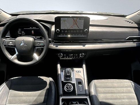 Used 2023 Mitsubishi Outlander SE image 19