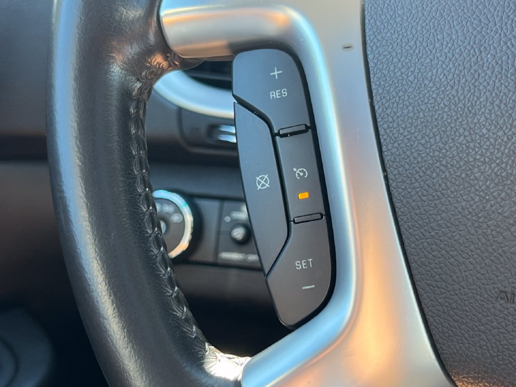 Used 2017 Chevrolet Traverse LT w/ Traveler's Package FWD image 32