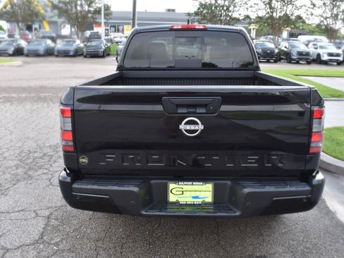 Used 2025 Nissan Frontier SV RWD image 9