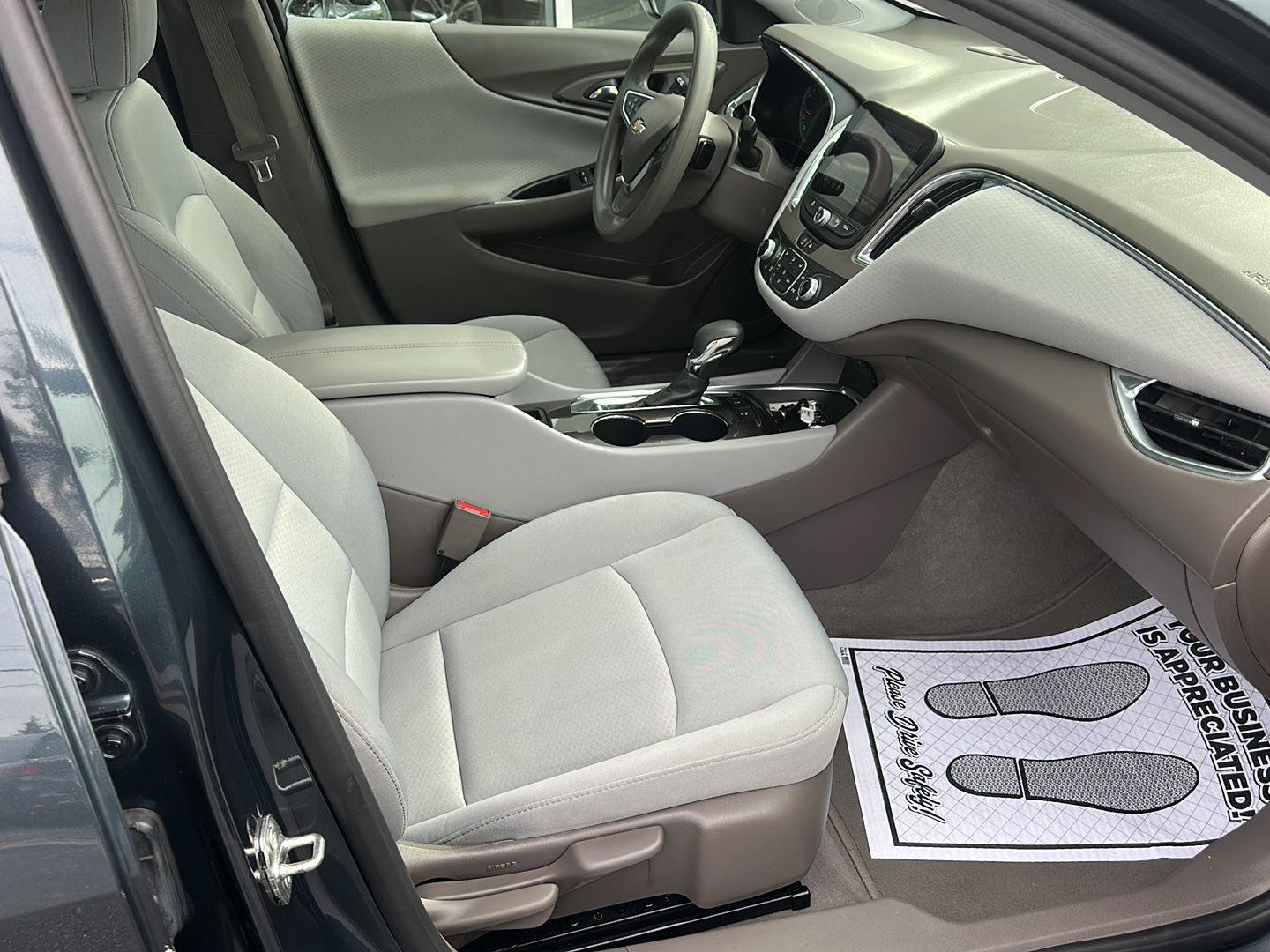 Used 2021 Chevrolet Malibu LT FWD image 9