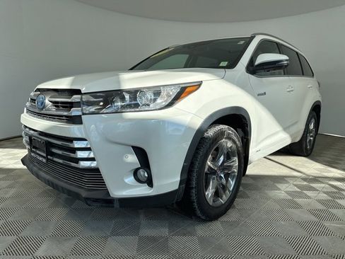 Used 2018 Toyota Highlander Limited Platinum image 3