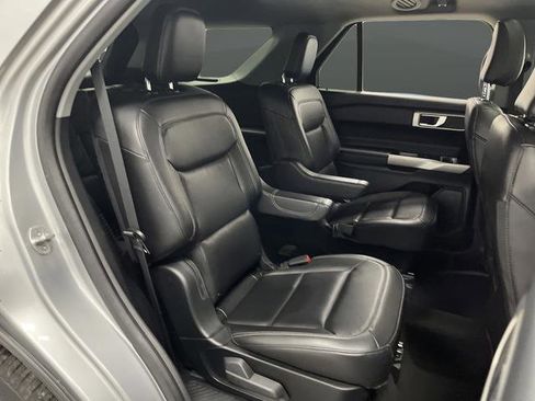 Used 2023 Ford Explorer XLT AWD/4WD image 31