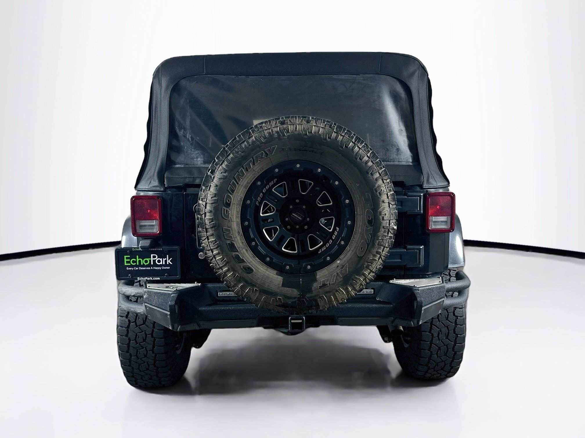 Used 2015 Jeep Wrangler Unlimited Sahara w/ Connectivity Group AWD/4WD image 7