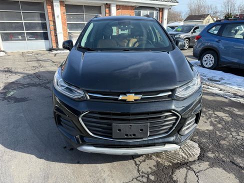 Used 2019 Chevrolet Trax LT w/ LT Convenience Package image 2