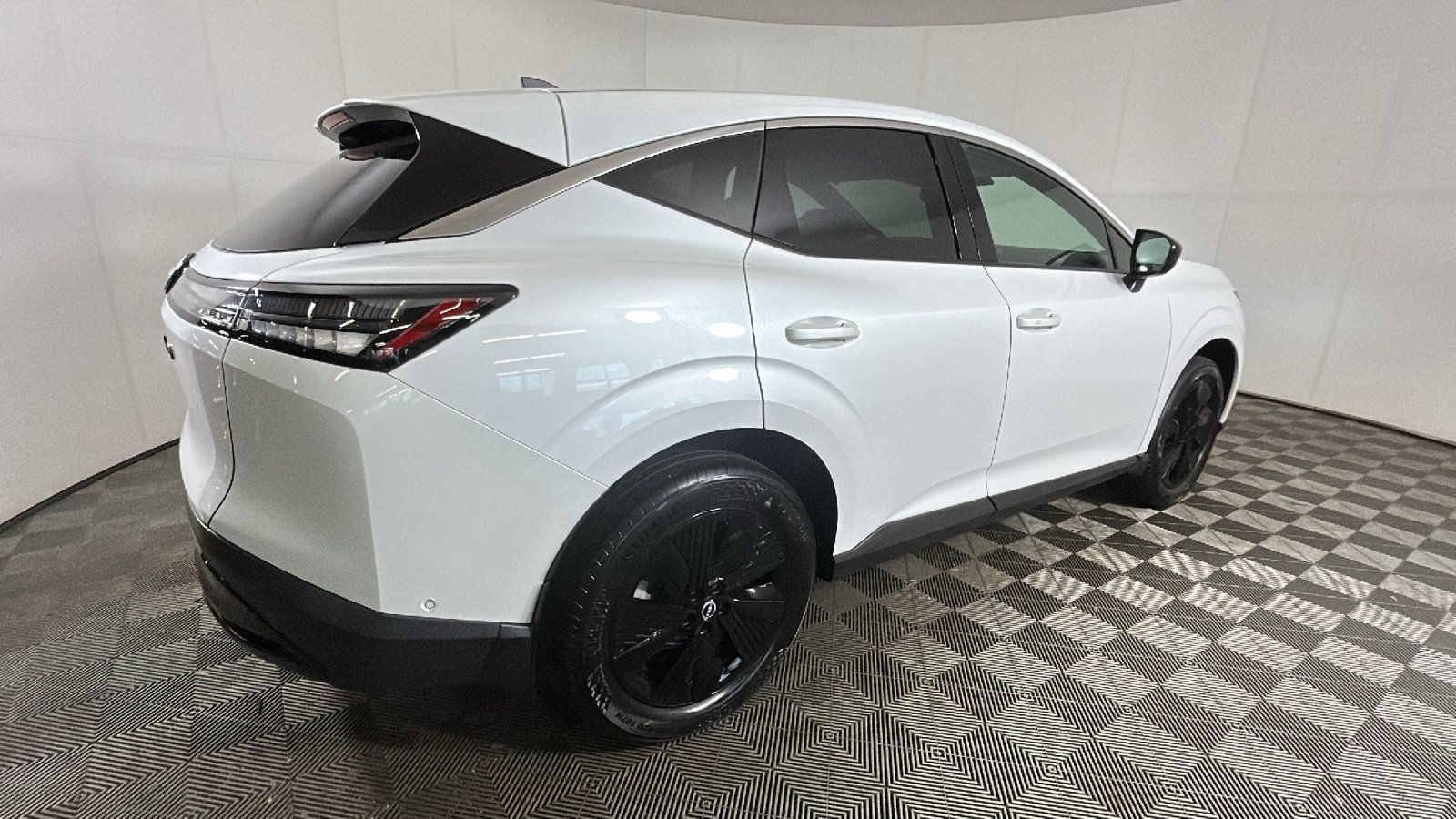 Used 2025 Nissan Murano SV FWD image 3