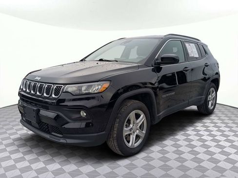 Used 2024 Jeep Compass Latitude AWD/4WD image 7