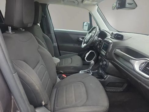 Used 2019 Jeep Renegade Latitude AWD/4WD image 12