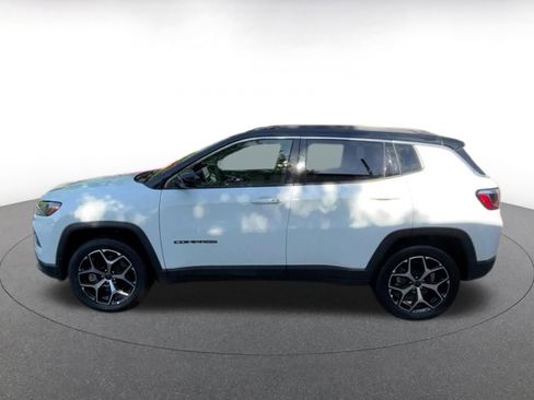 Used 2025 Jeep Compass Limited AWD/4WD image 9